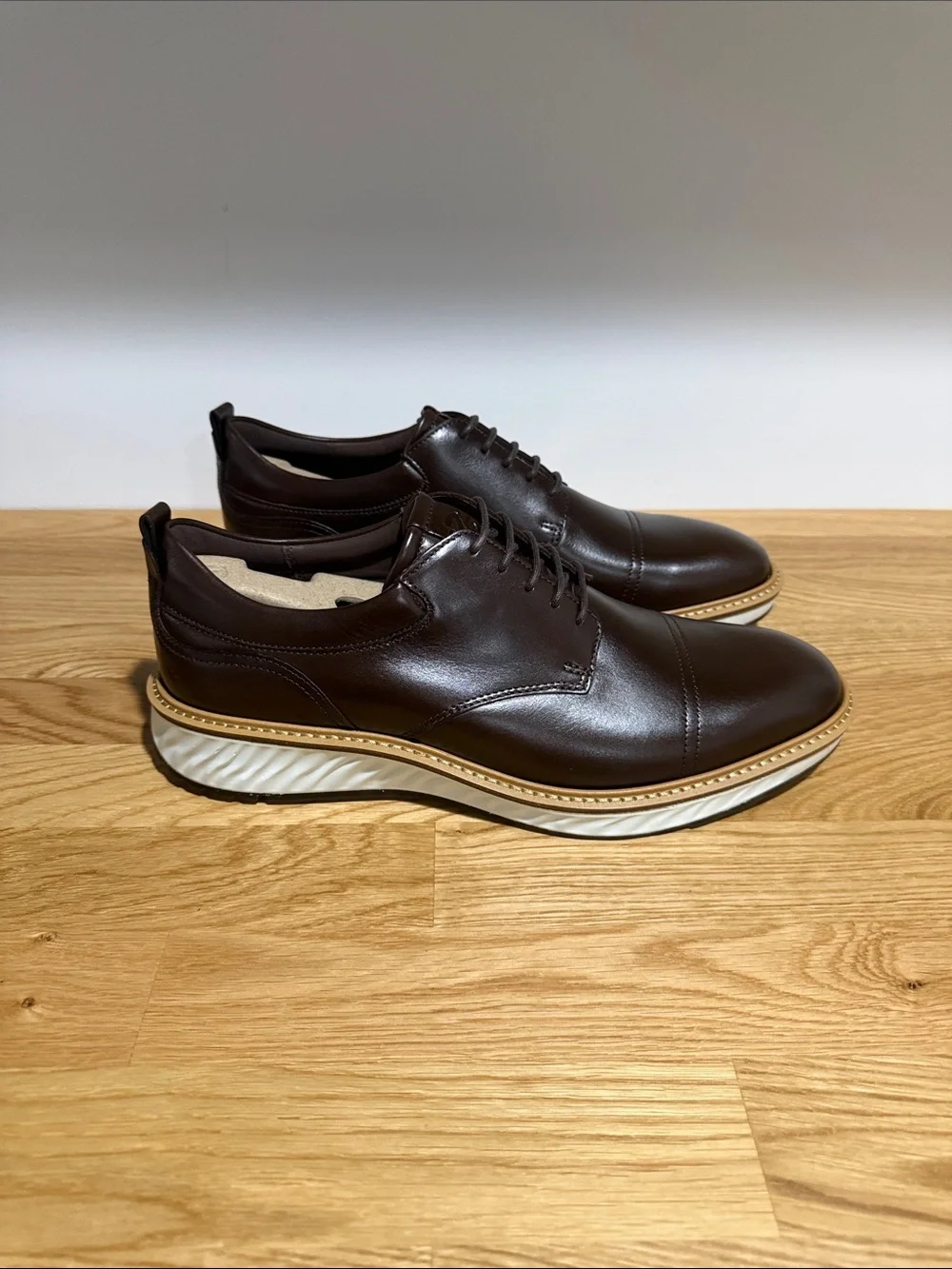 Ecco sleek dark